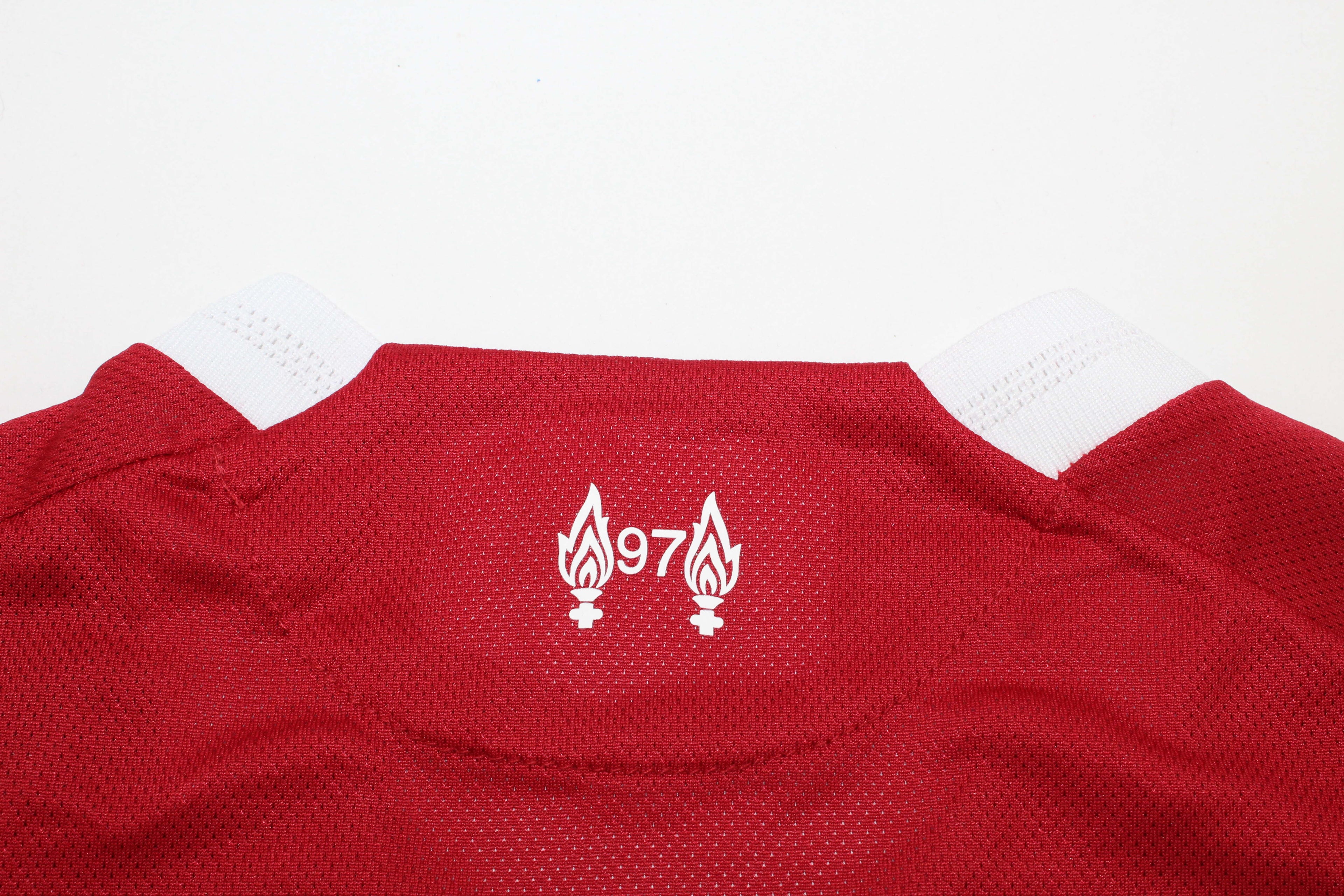 camiseta liverpool 25/26 local