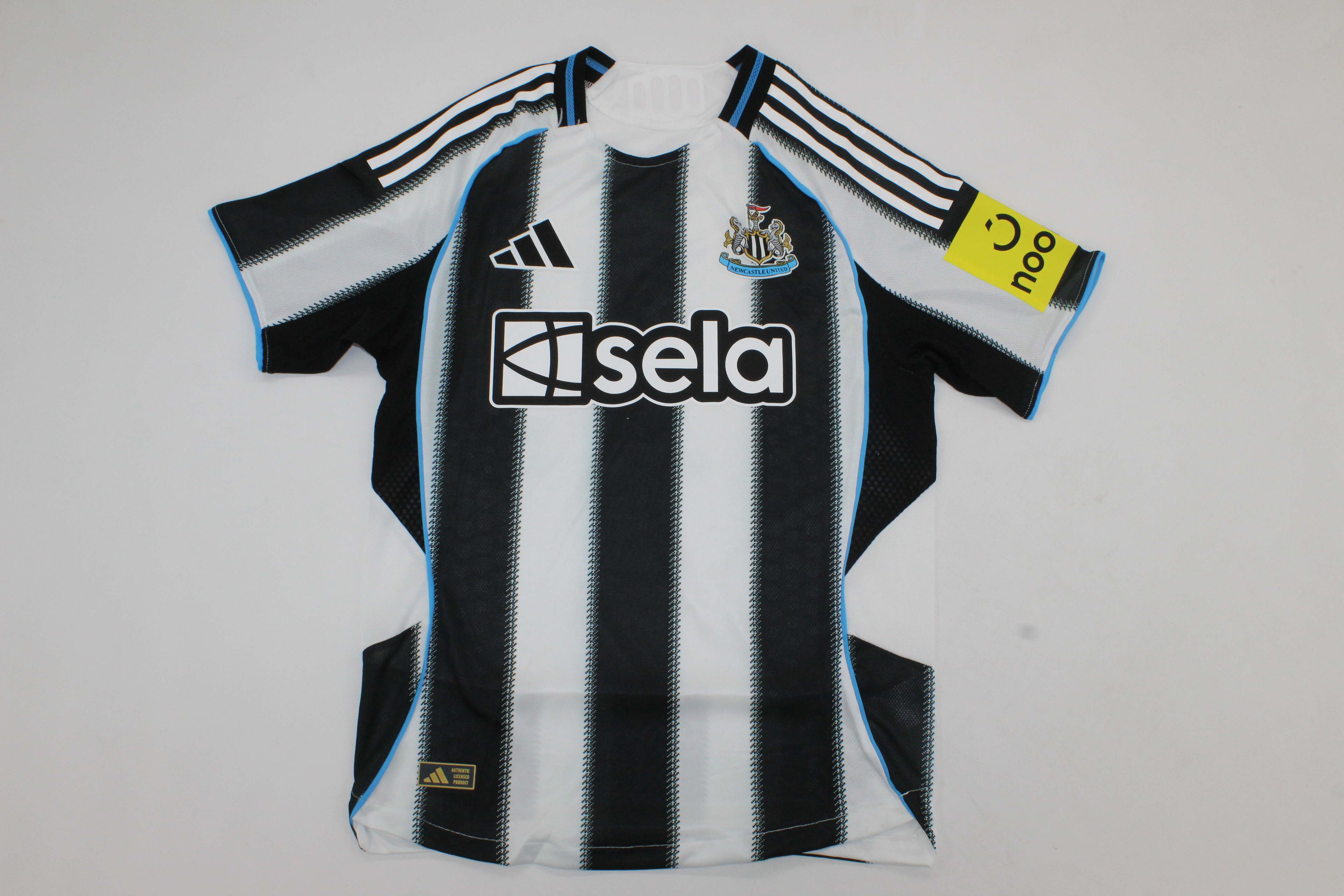 camiseta newcastle 25/26 local