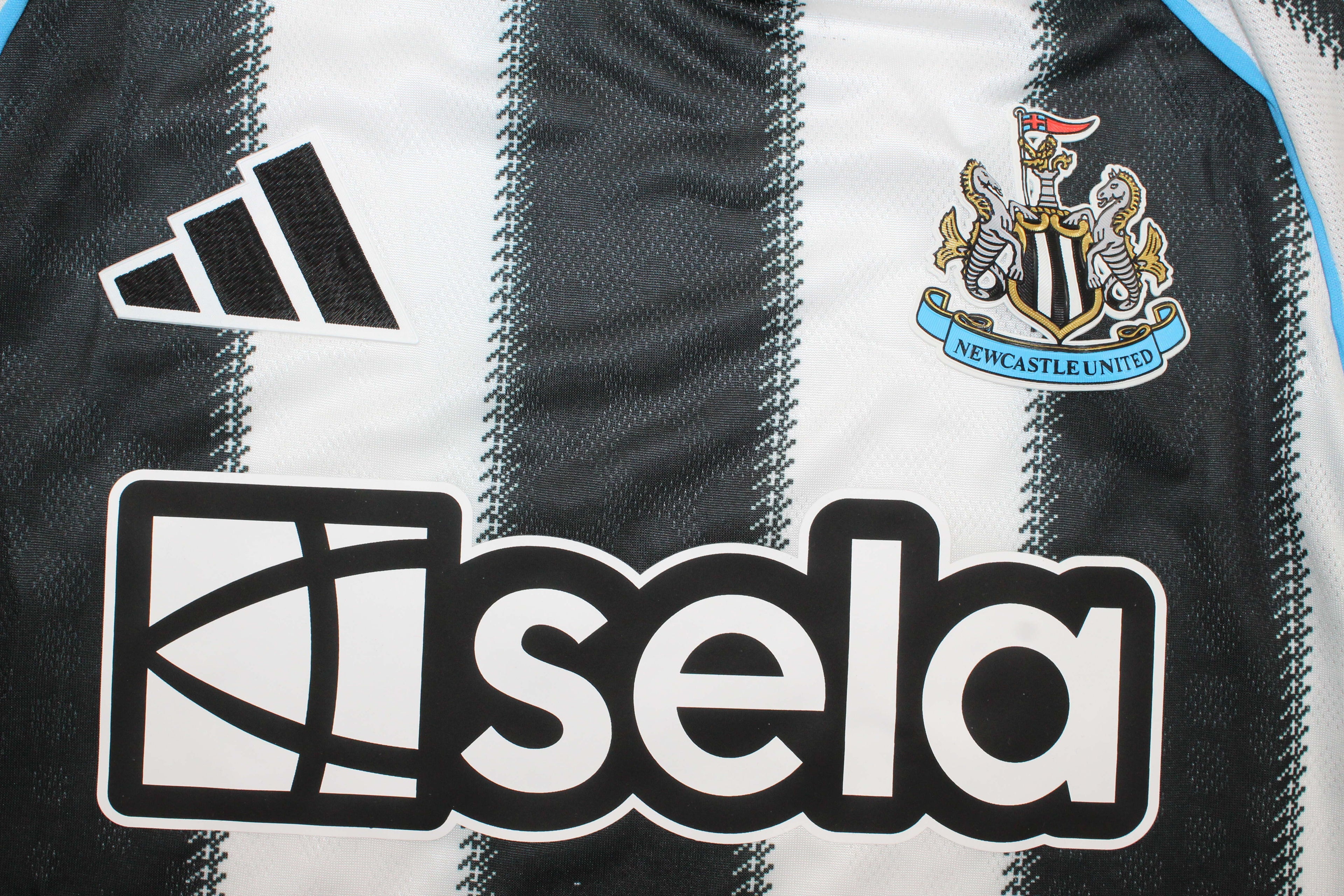 camiseta newcastle 25/26 local